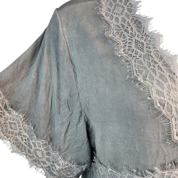 POL BOHO Cropped Blouse Short Sleeves Deep V-Neck Feathered Lace Gray Large NEW - Picture 9 of 15